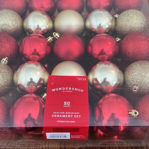 50 RED AND GOLD ORNAMENTS - Picture 3 of 4